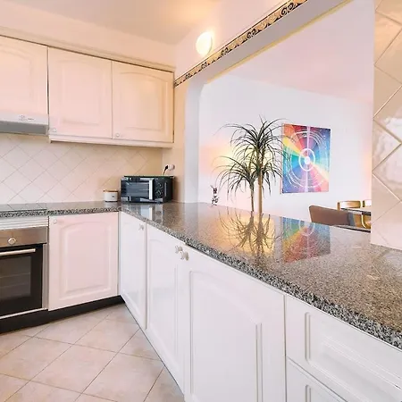 Club Nautilus Tessa Ueber 2 Etagen *